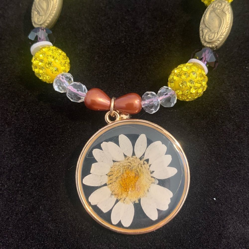 Flower charm beaded stretch bracelet - Picture 2 of 4